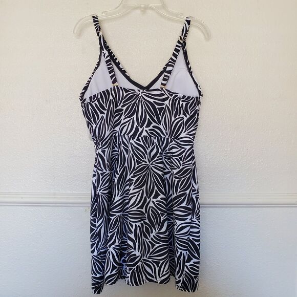 Lands End Womens M Swim Dress Built in Bra Lined Swimsuit Summer Vacation - Picture 9 of 16